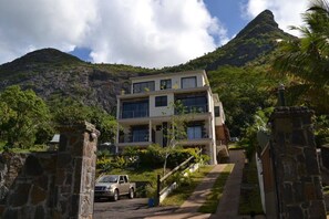 Exterior - Joubarbe Residence (Moka)