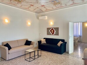 TV - Few Steps from the Duomo - Luxury Apartment (Siena)