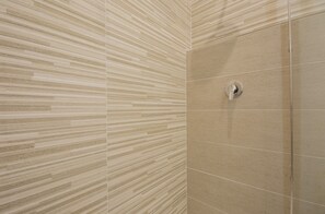 Shower, hair dryer, bidet, towels - Few Steps from the Duomo - Luxury Apartment (Siena)