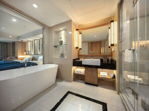 Superior Twin Room, Non Smoking (Mainland China Citizens Only) | Bathroom | Shower, free toiletries, hair dryer, slippers - Qianna Hotel Zhengzhou CBD Branch (Zhengzhou)