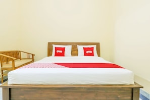 Desk, free WiFi, bed sheets - OYO 1684 Marina Suite Apartment Bali (Denpasar)