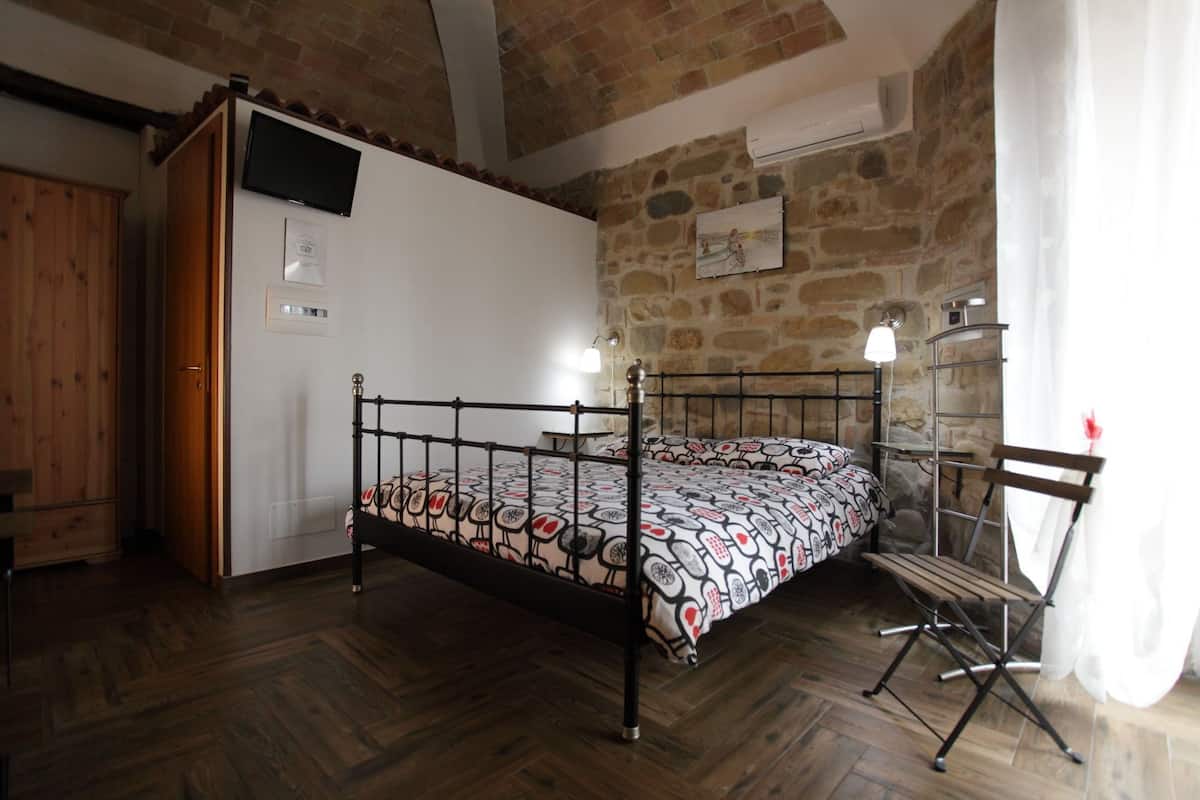 Family Room | In-room safe, desk, laptop workspace, soundproofing