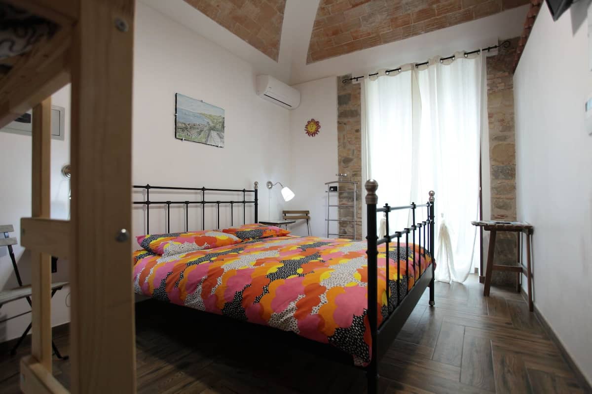 Quadruple Room | In-room safe, desk, laptop workspace, soundproofing