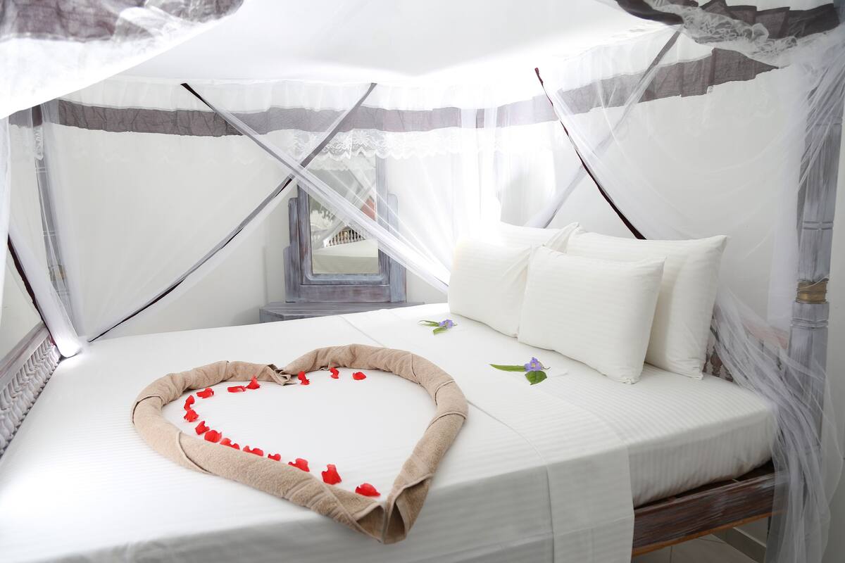 Comfort Bungalow | In-room safe, desk, cribs (free), WiFi (free)