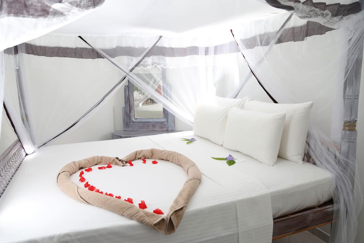 Comfort Bungalow | In-room safe, individually furnished, desk, free cribs/infant beds