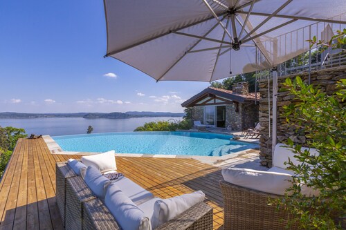 Paradis Relais Infinity Pool Lake View, Belgirate, Italy