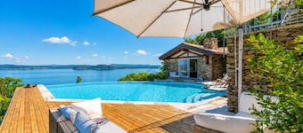 Paradis Relais Private Hilltop Villa, 3 Bed and Pool, Belgirate, Italy