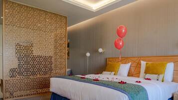 Luxury Double Room | Desk, laptop workspace, soundproofing, iron/ironing board