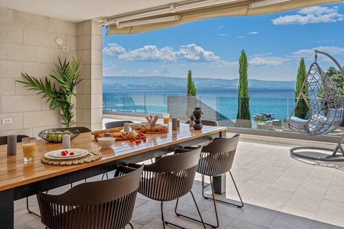 NEU! Luxus, direkt am Meer Villa Petra mit beheiztem Pool nur 50 m vom Strand