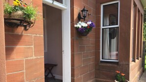 Property entrance - Blackburn Villa B&B (Ayr)