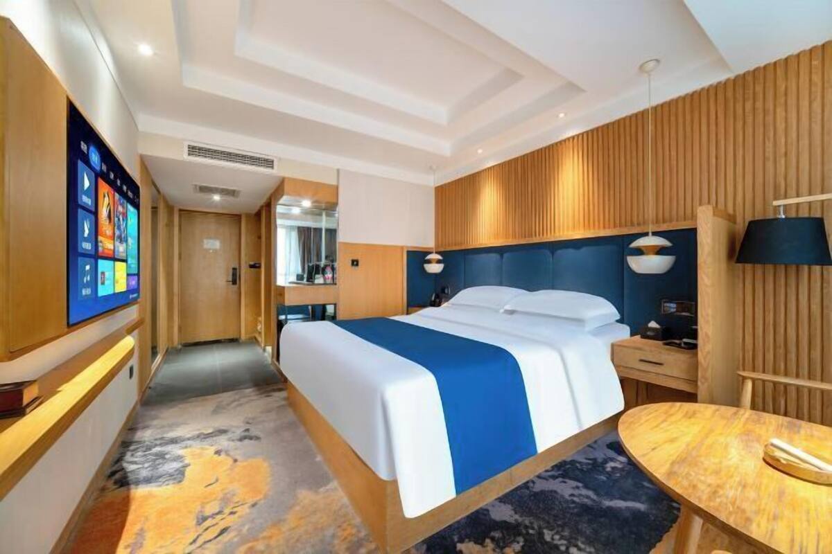 1 bedroom, blackout curtains, free WiFi, bed sheets