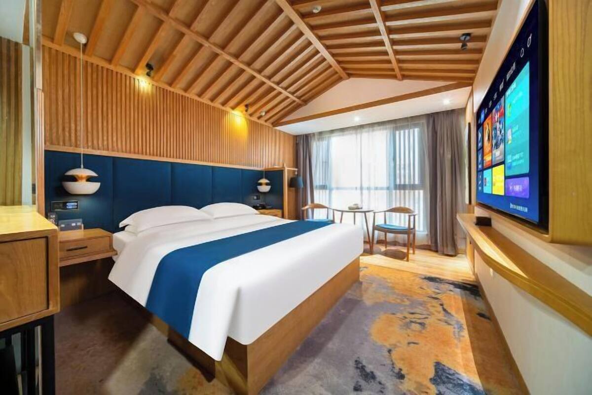 1 bedroom, blackout curtains, free WiFi, bed sheets