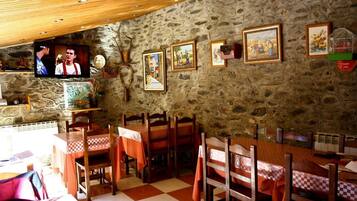 Desayuno continental (EUR 5 por persona)