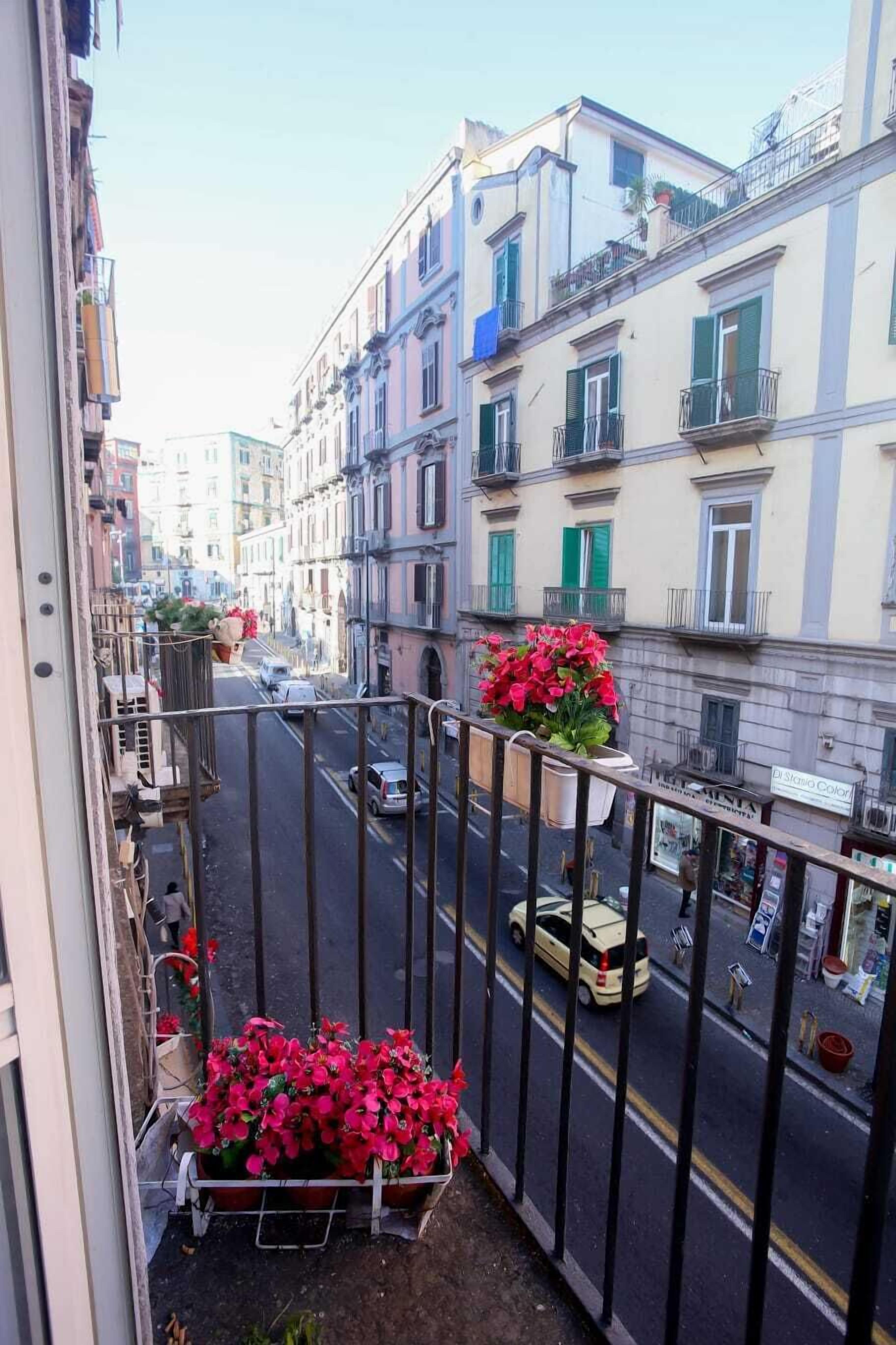 المنطقة المحيطة بالمنشأة