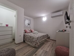 2 bedrooms, WiFi - House Olmissum in old town of Omiš (Omiš)