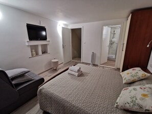 2 bedrooms, WiFi - House Olmissum in old town of Omiš (Omiš)