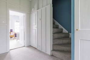 Interior - St Faith's - Chichester Cathedral - sleeps 7 guests  in 4 bedrooms (Chichester)