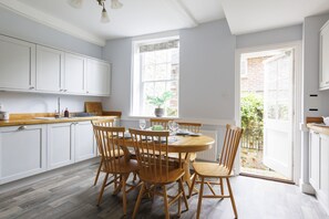 Dining - St Faith's - Chichester Cathedral - sleeps 7 guests  in 4 bedrooms (Chichester)