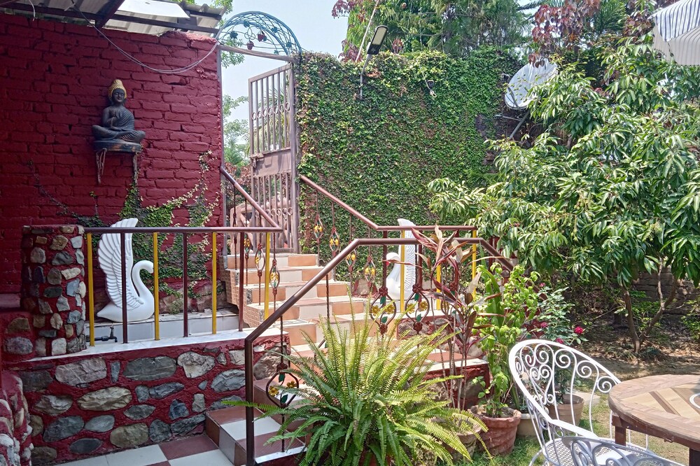 Oxygen home stay in Dehradun