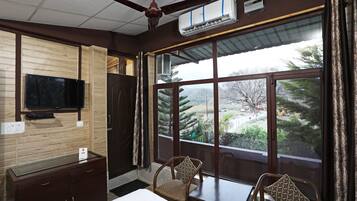 3 bedrooms, free WiFi, bed sheets, wheelchair access