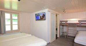 Quadruple Room | Desk, blackout curtains, iron/ironing board, free WiFi