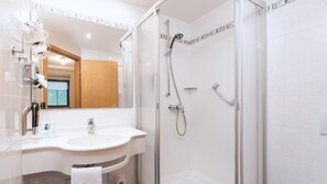 Habitación doble, baño privado, vistas al río | Baño
