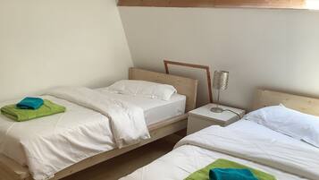 2 makuuhuonetta, silitysrauta/-lauta, vauvan matkasänky, ilmainen Wi-Fi