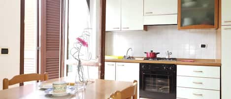 Apartment, 1 Bedroom | In-room dining