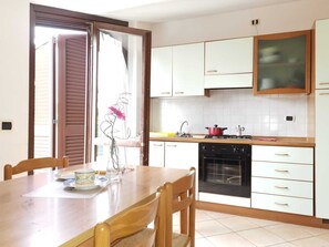 Apartamento, 1 quarto | Opções para refeição no quarto