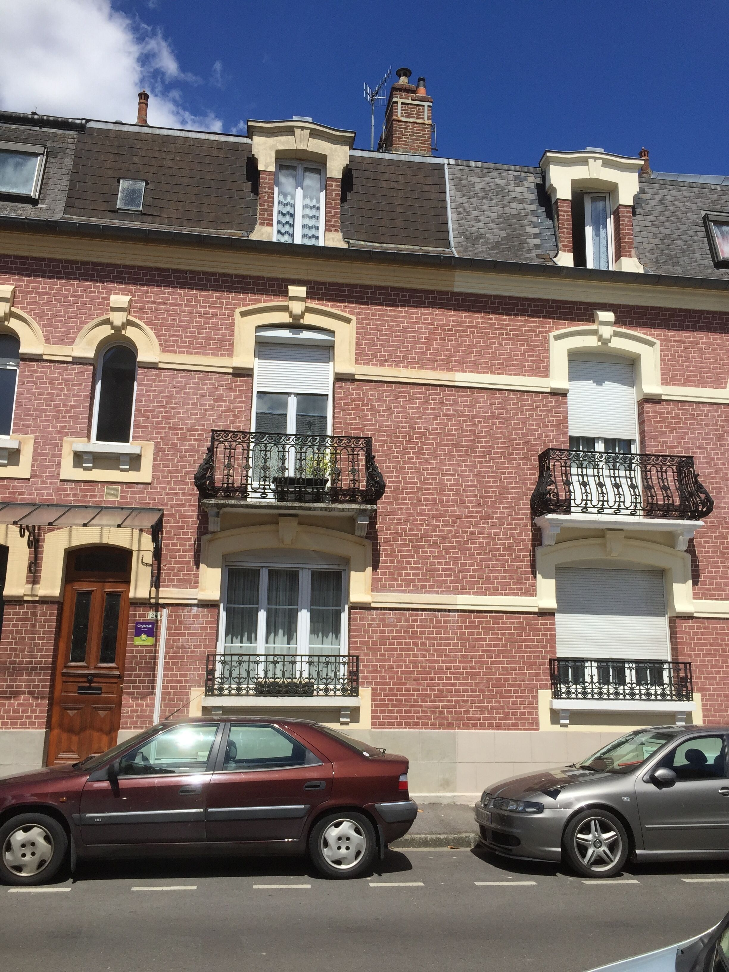 cottage in the city center 5 minutes from the train station