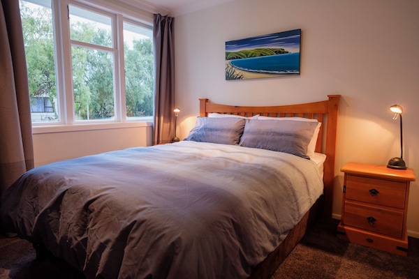 3 habitaciones, tabla de planchar con plancha y cuna de viaje