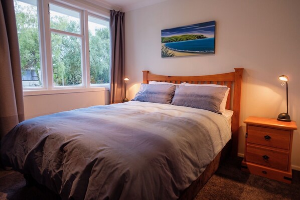 3 bedrooms, iron/ironing board, travel crib, free WiFi - Poppa's Place: Safe & secluded, close to Lake Taupo & Tongariro (Omori)