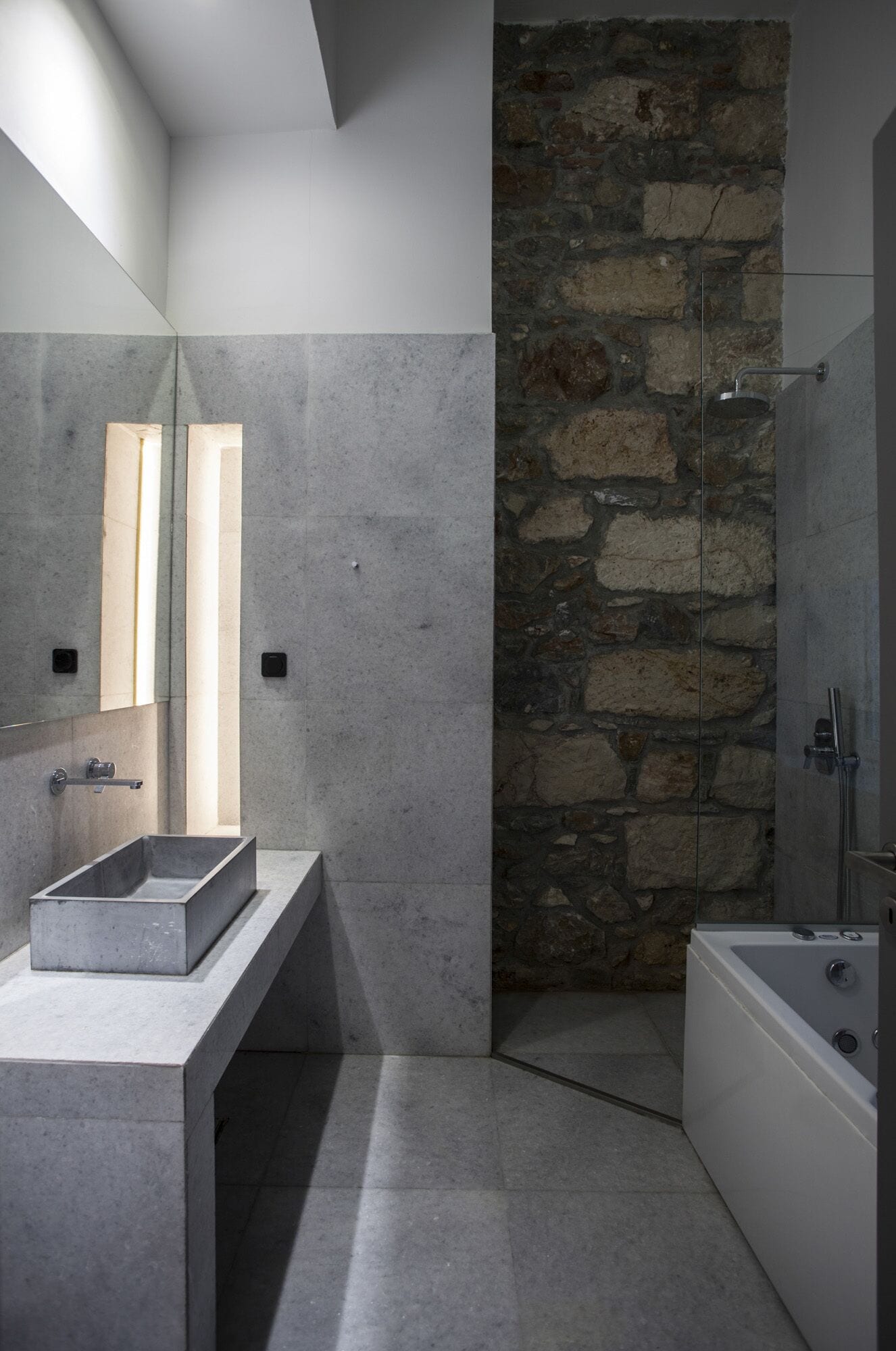 Kostenlose Toilettenartikel, Haartrockner, Hausschuhe, Handtücher