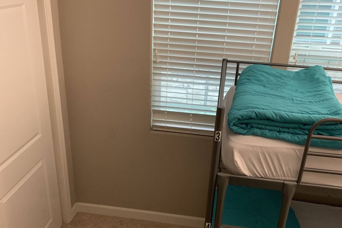 Iron/ironing board, WiFi (free), bed sheets