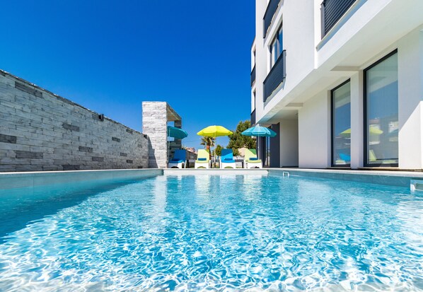 Seasonal outdoor pool, open 7:30 AM to 11:00 PM, pool umbrellas