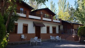 Front of property - Camping Ruta del Purche (Monachil)