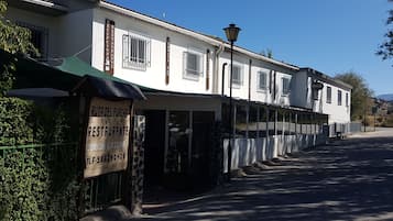 Café da manhã, almoço e jantar; culinária local 