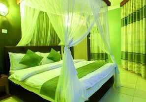 Studio Suite | Desk, iron/ironing board, free WiFi, bed sheets - Olive Resort (Naivasha)