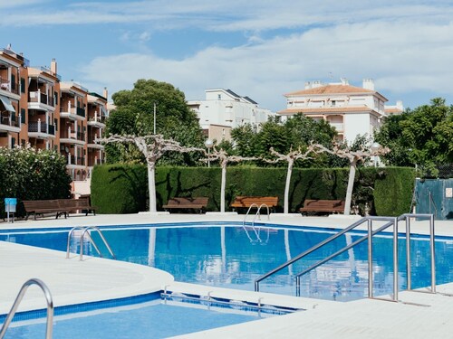 Apartment with pool near beach and train at 45min BCN