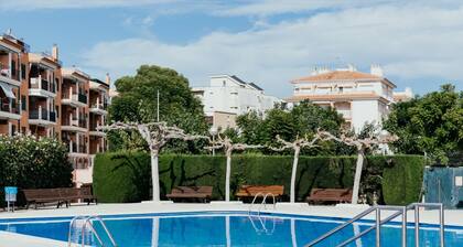 Apartment with pool near beach and train at 45min BCN