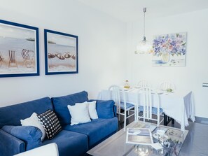 Dining - Apartment with pool near beach and train at 45min BCN (Torredembarra)