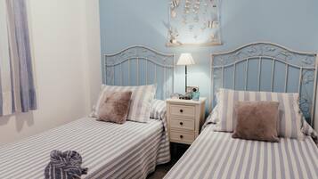 2 habitaciones, tabla de planchar con plancha, internet y ropa de cama