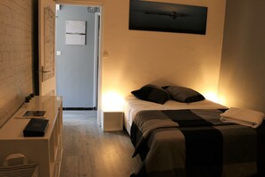Bügeleisen/Bügelbrett, kostenloses WLAN, Bettwäsche