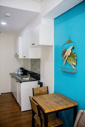 Apartamento Deluxe, 1 cama doble con sofá cama | Cocina privada | Frigorífico grande y utensilios de cocina