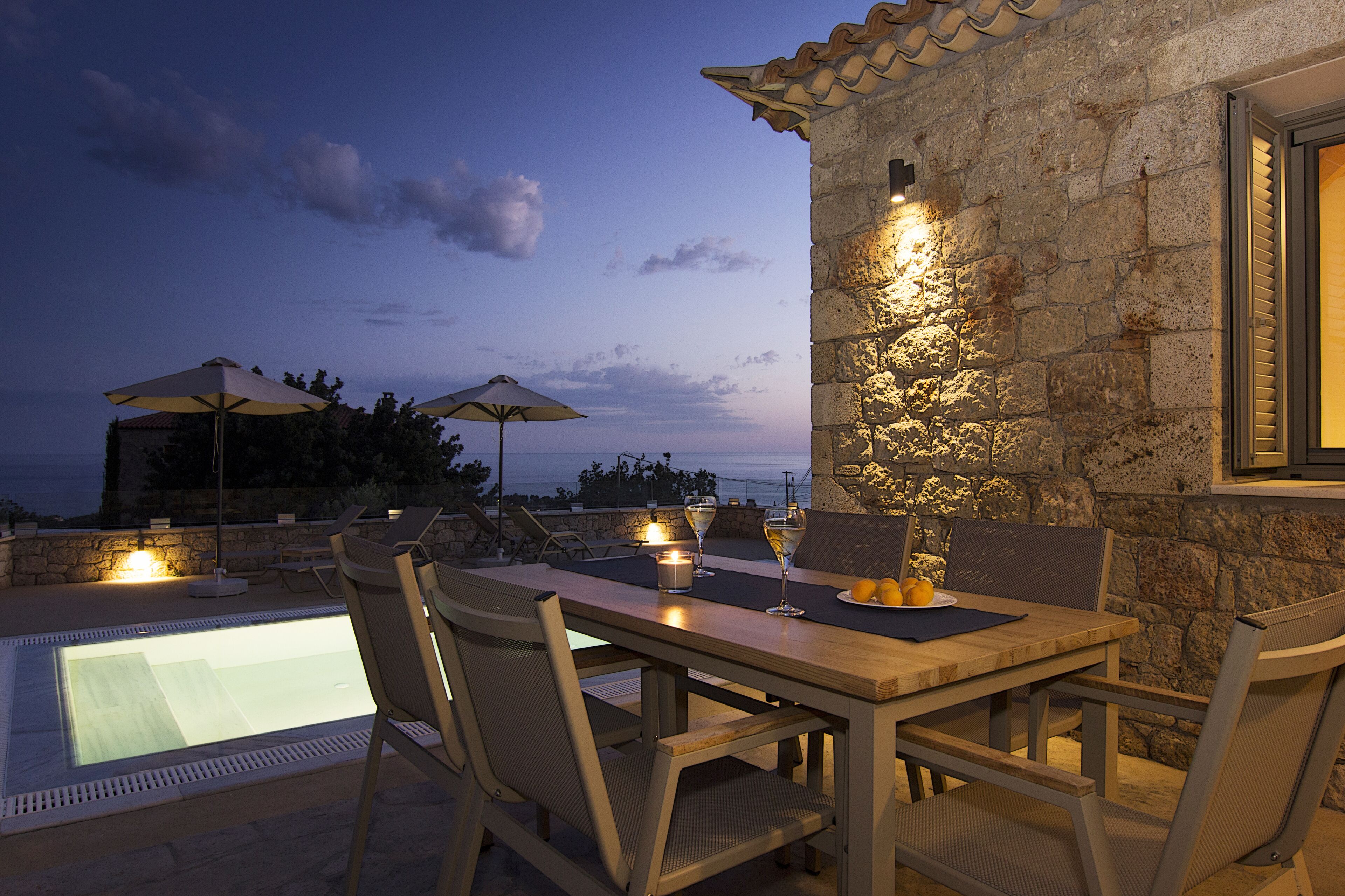 屋外ダイニングエリア