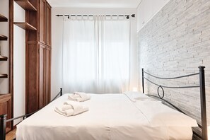 Iron/ironing board, free WiFi, bed sheets