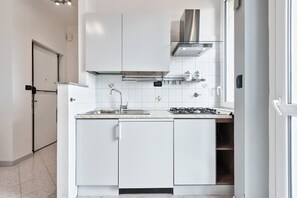 Apartment, 1 Bedroom | Private kitchenette | Fridge, stovetop, cookware/dishes/utensils