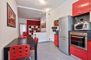 Apartment, 2 Bedrooms | Private kitchen