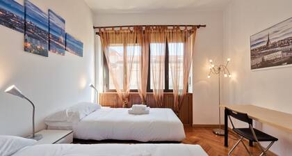 Vanchiglietta Colourful Apartment