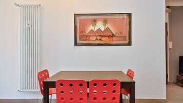 Apartment, 2 Bedrooms | In-room dining